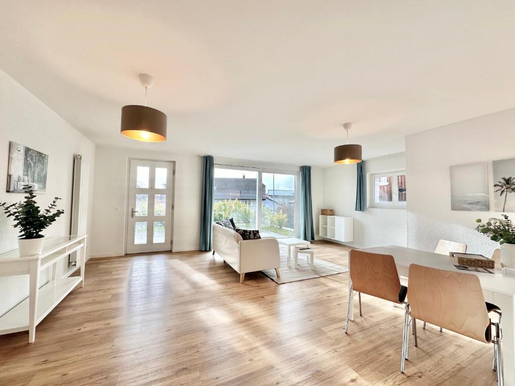 Posezení v ubytování Furnished Living Room in Günsberg Solothurn