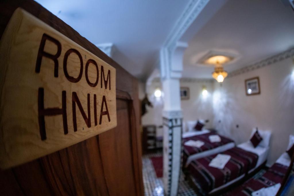 Postel nebo postele na pokoji v ubytování Dar Elhaja Rahma