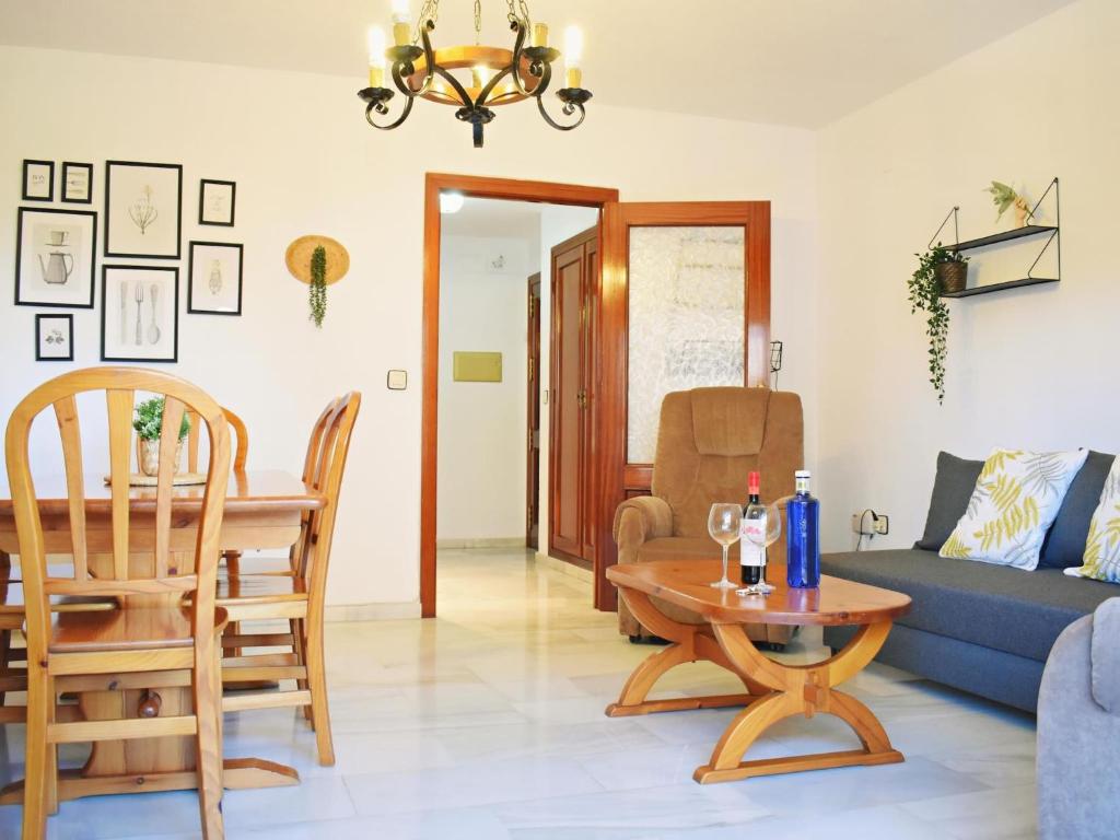 Posezení v ubytování Amplio y luminoso apartamento cerca del centro y la playa con piscina y parking privado