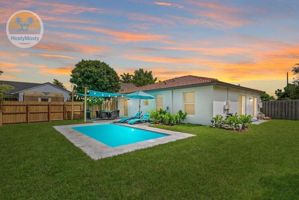 a house with a swimming pool in a yard at 3 Bed 2 Bath w/pool & BBQ next to Keys in Homestead