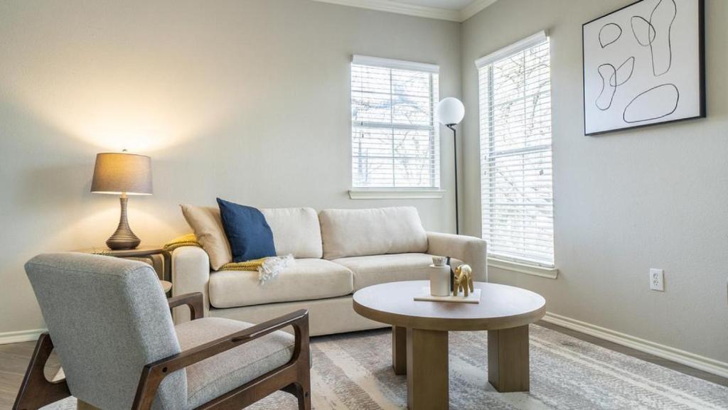 Seating area sa Landing Modern Apartment with Amazing Amenities (ID8377X83)