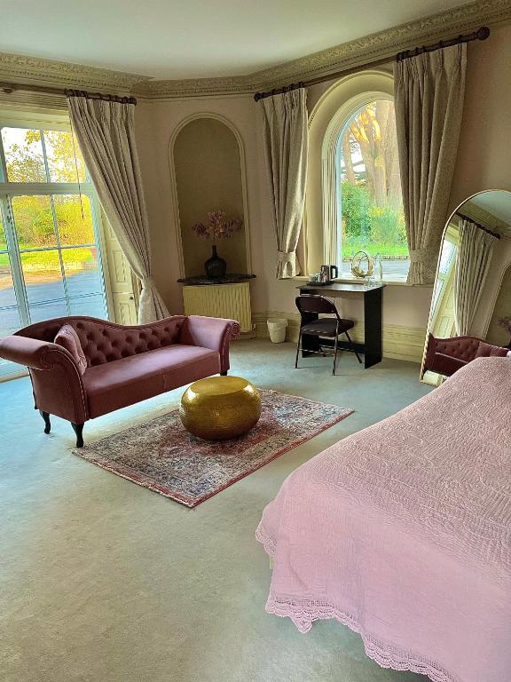 Denham Mount - Deluxe King Suite