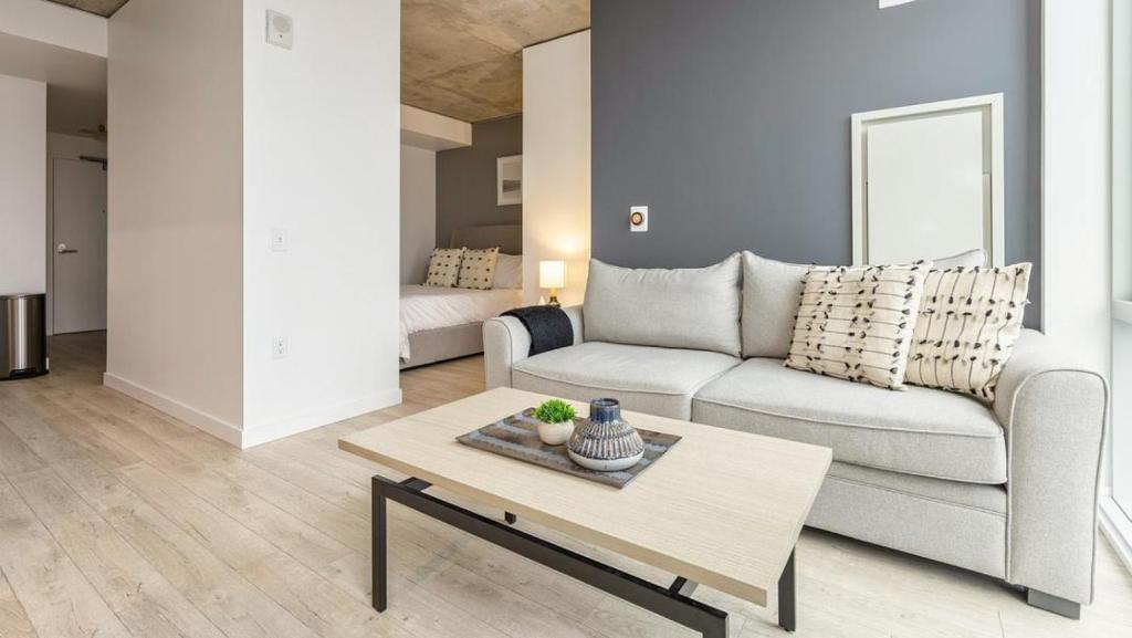 Posedenie v ubytovaní Landing - Modern Apartment with Amazing Amenities (ID5157X18)