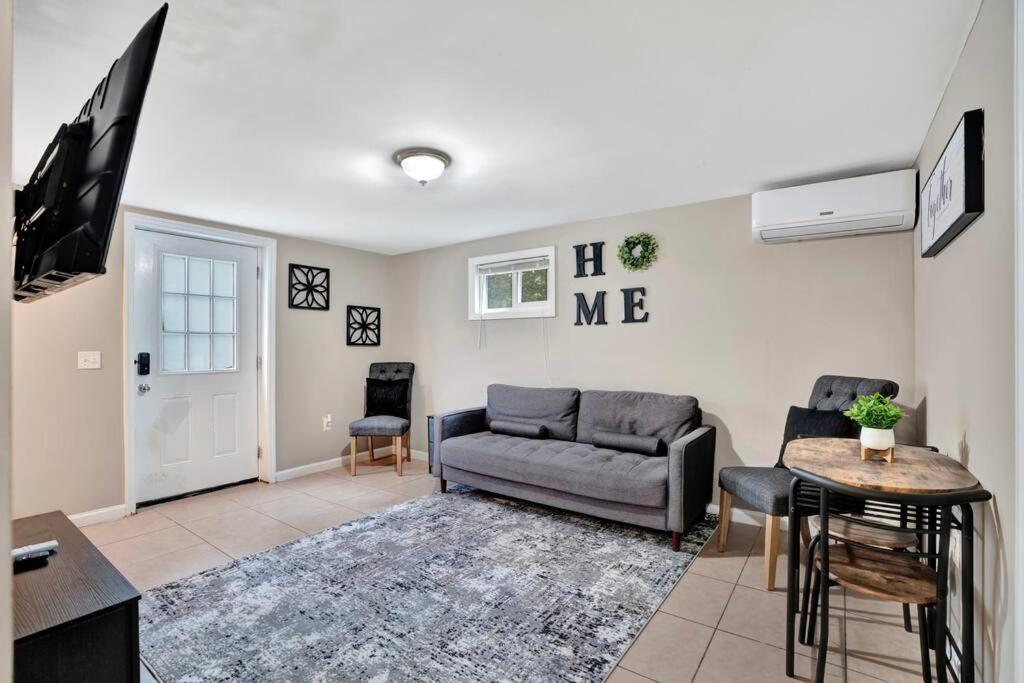 Et opholdsområde på Serene Downtown Villa