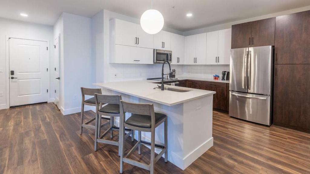 Kuchyňa alebo kuchynka v ubytovaní Landing - Modern Apartment with Amazing Amenities (ID7427X93)