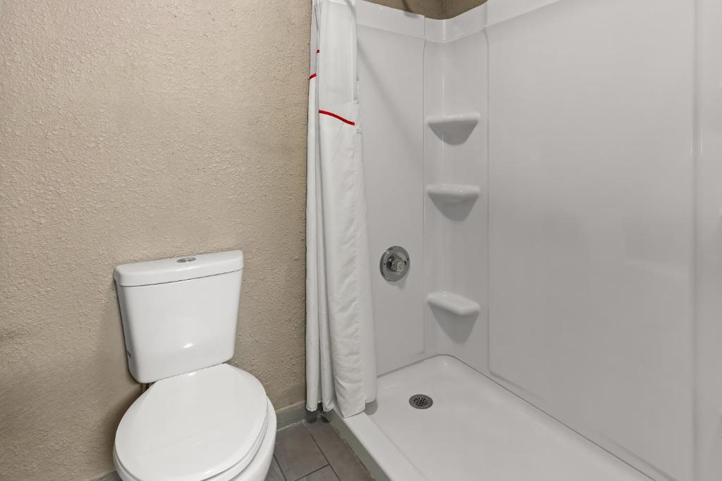 Red Lion Inn & Suites Caseyville - Regin Room - Accesso Alla Disabilità