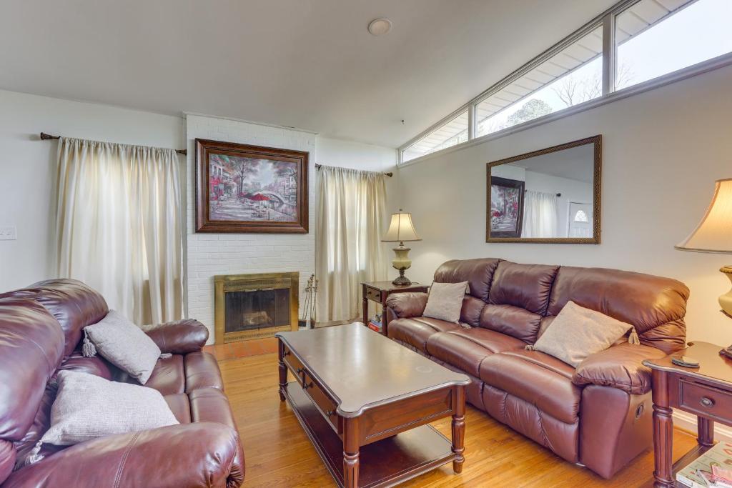 PetFriendly Birmingham Cottage with Private Hot Tub, Birmingham