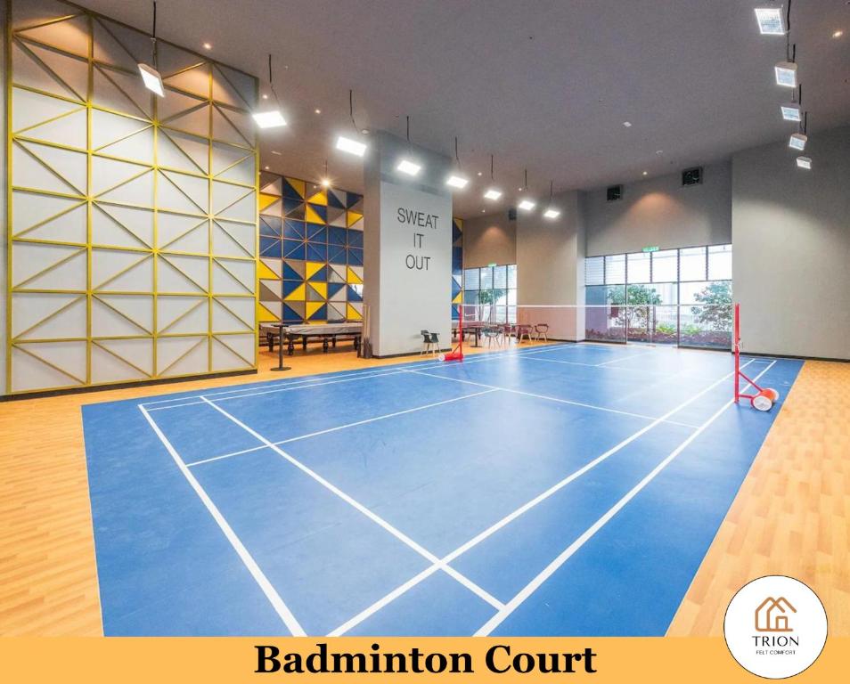 Tenis a/nebo squash v ubytování Trion Kuala Lumpur Near Sunway Velocity KLCC TRX Bukit Bintang nebo okolí