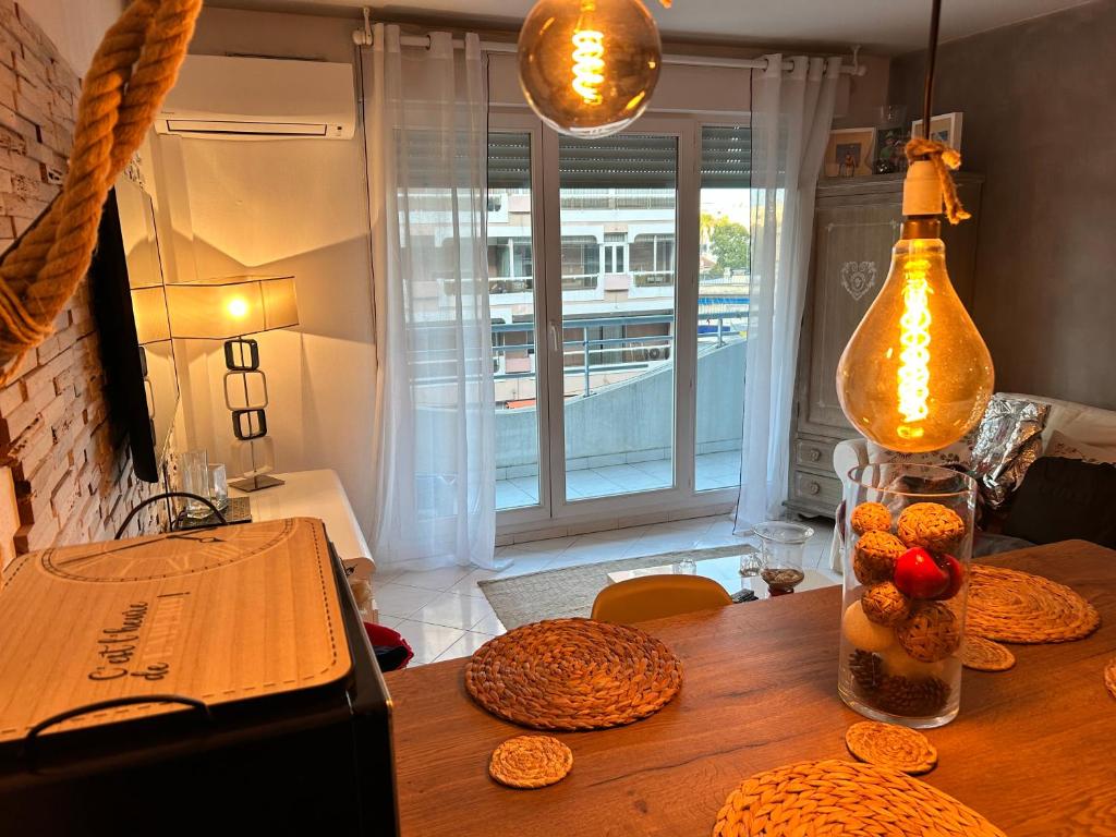 Jedlo v apartmáne alebo blízkom okolí