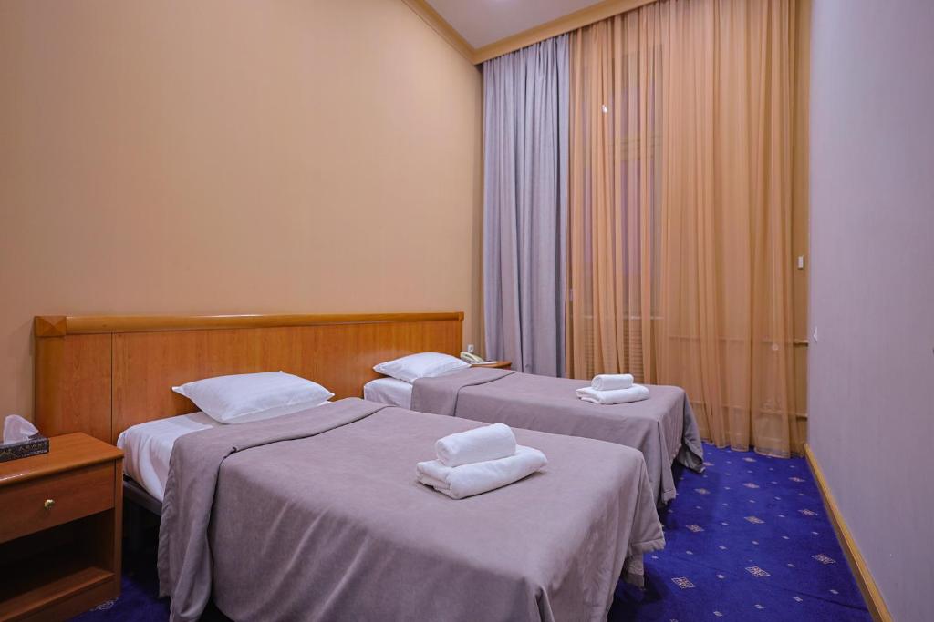 Postel nebo postele na pokoji v ubytování Araks Hotel Complex