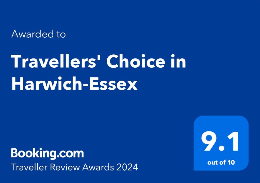 een blauw bord met de woorden die reizigers kiezen in Harwich essay bij Travellers' Choice in Harwich-Essex in Harwich