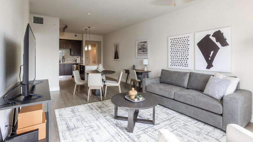 een woonkamer met een bank en een tafel bij Landing - Modern Apartment with Amazing Amenities (ID7823X09) in Miami