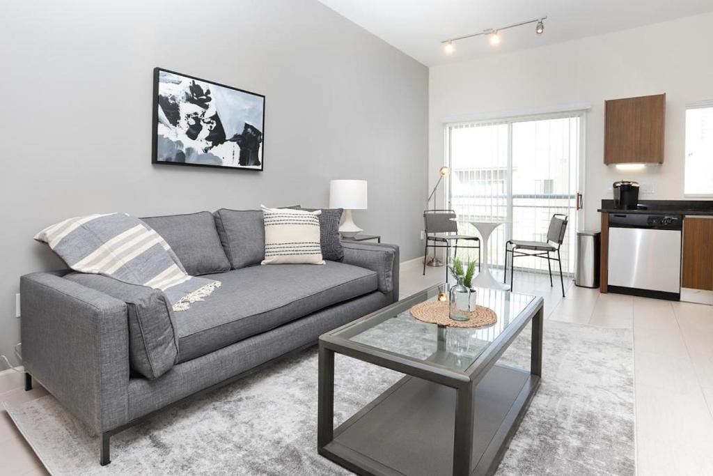 Seating area sa Landing - Modern Apartment with Amazing Amenities (ID2654)
