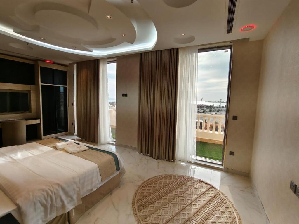 Postel nebo postele na pokoji v ubytování Elaf Suites Al Hamra
