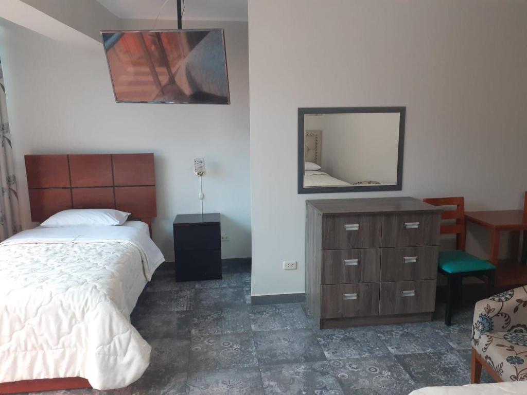Postel nebo postele na pokoji v ubytování HOTEL REAL PALACE CHURIN
