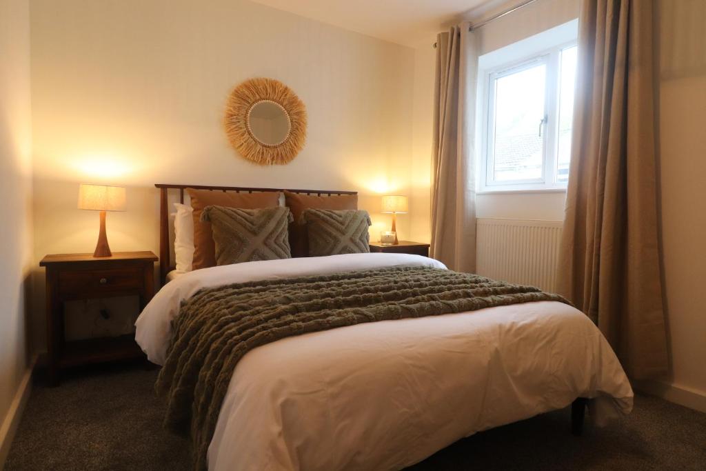 Llit o llits en una habitació de Queen Victoria House By MGroupSA