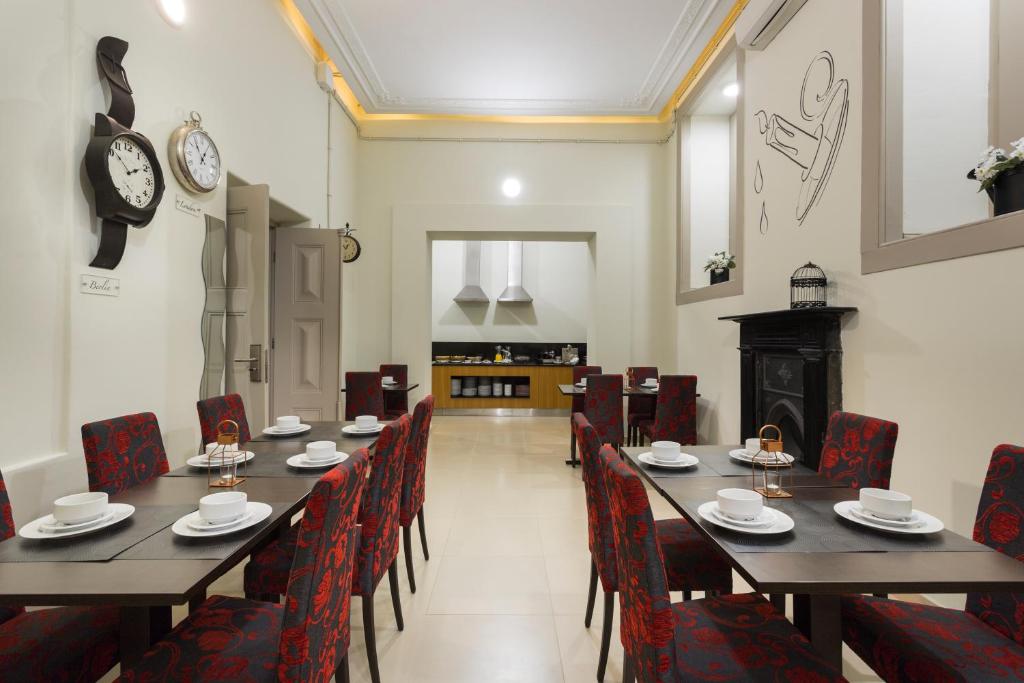 Uma área de estar em Serenata Hotel & Hostel Coimbra