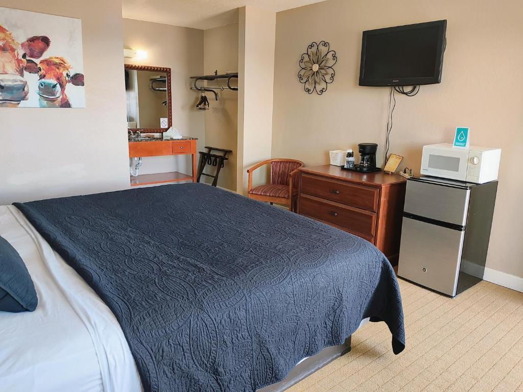 The Lodge at Russell - Russell Inn - Economy King Room