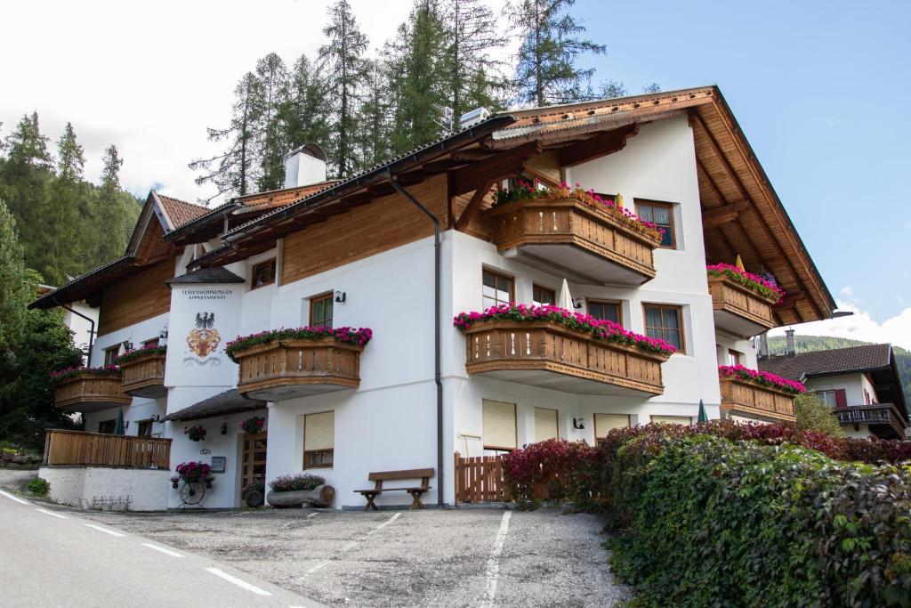 Το κτήριο όπου στεγάζεται  το διαμέρισμα