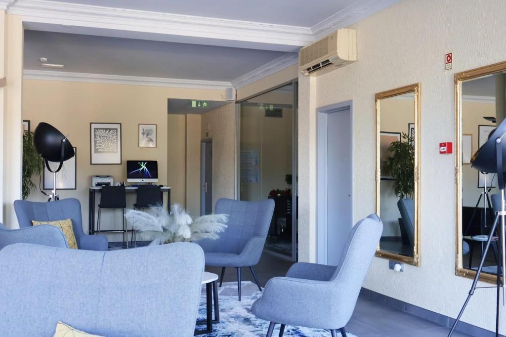 Posezení v ubytování HOTEL SANTHYAGO TROFA