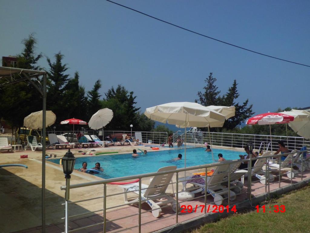 Bazén v ubytování Sercan Apart nebo v jeho okolí