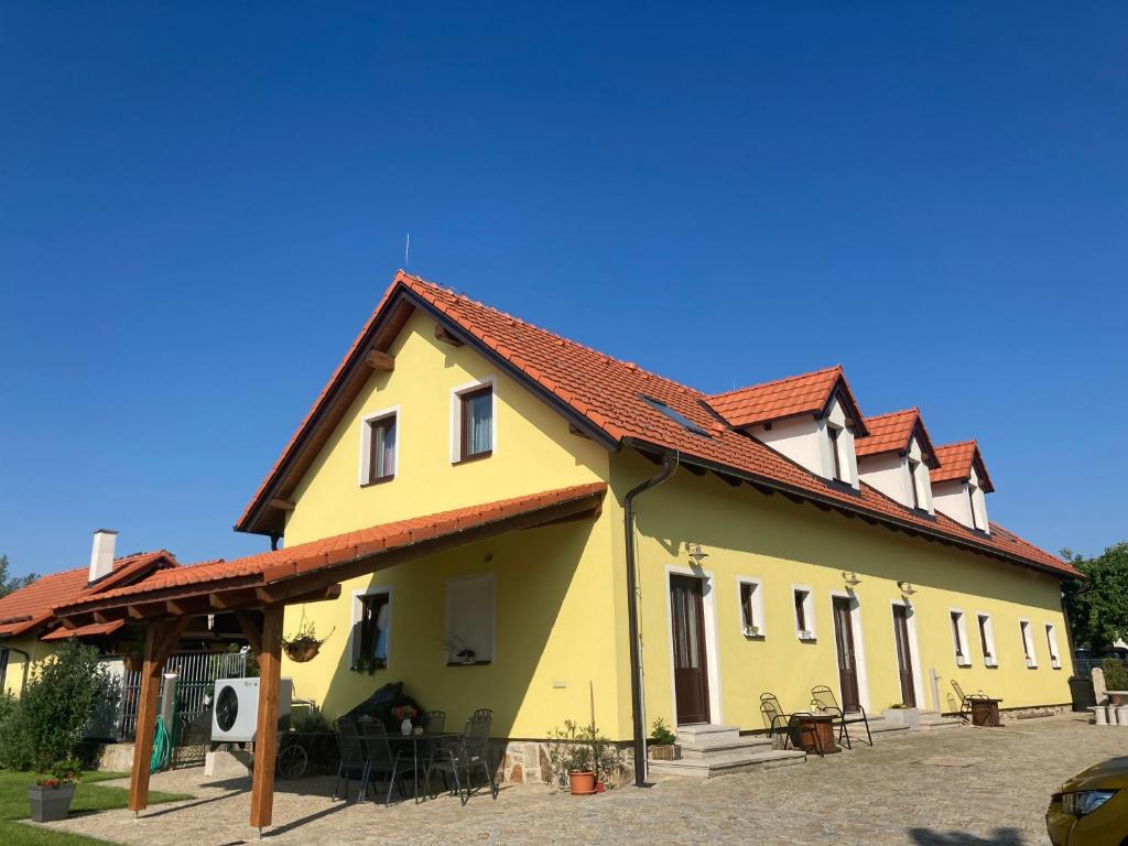 a yellow house with a red roof at Apartmán Dolánek in Jankov