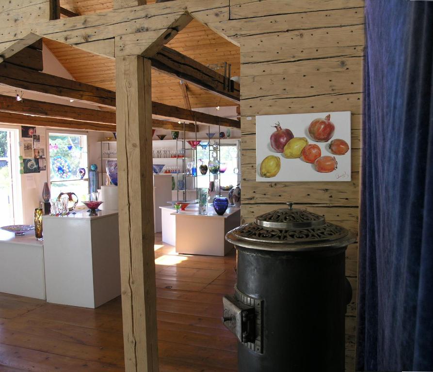 Kuchyň nebo kuchyňský kout v ubytování Eriksmåla Art Residence