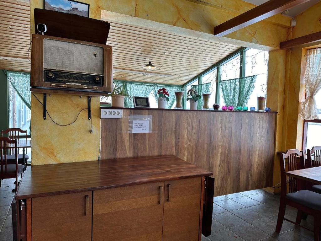 Kuchyň nebo kuchyňský kout v ubytování Kanslarinn Hostel