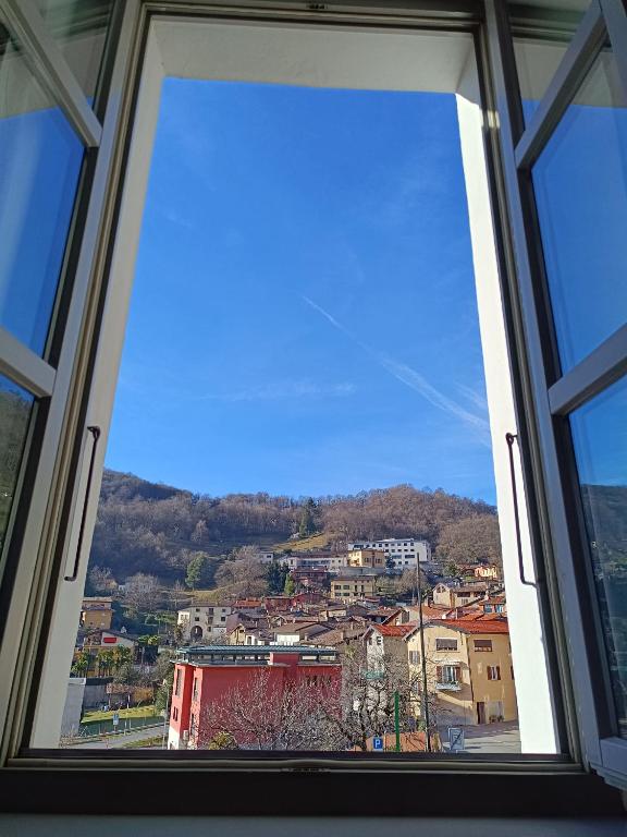 Nespecifikovaný výhled na hory nebo výhled na hory při pohledu z hotelu