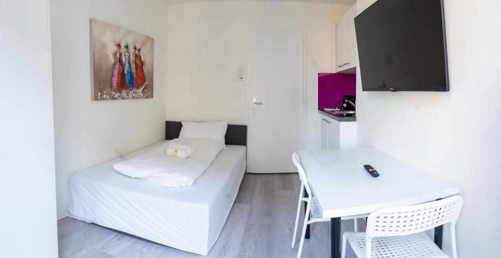 TV a/nebo společenská místnost v ubytování Cozy Urban Studio in the City BE-27