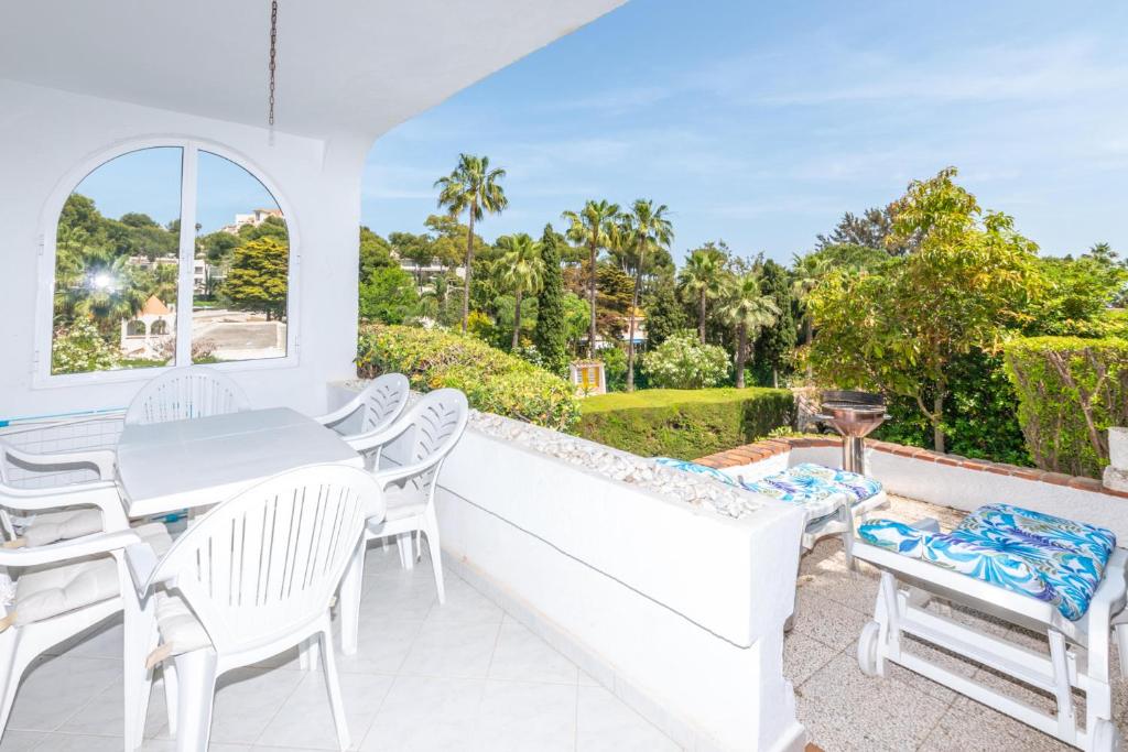 Bazén v ubytování Spacious 3BR in Miraflores near all amenities nebo v jeho okolí