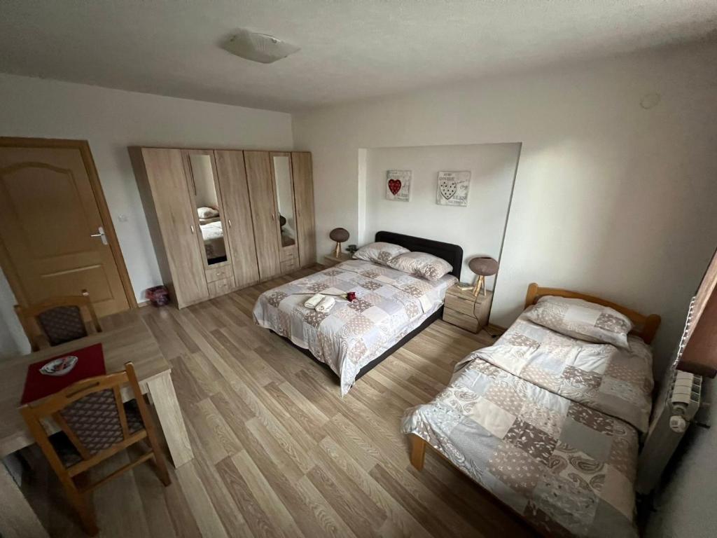 Letto o letti in una camera di stari grad
