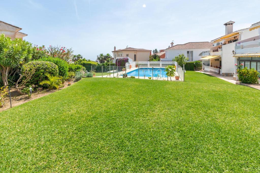 Bazén v ubytování Spacious 3BR in Miraflores near all amenities nebo v jeho okolí