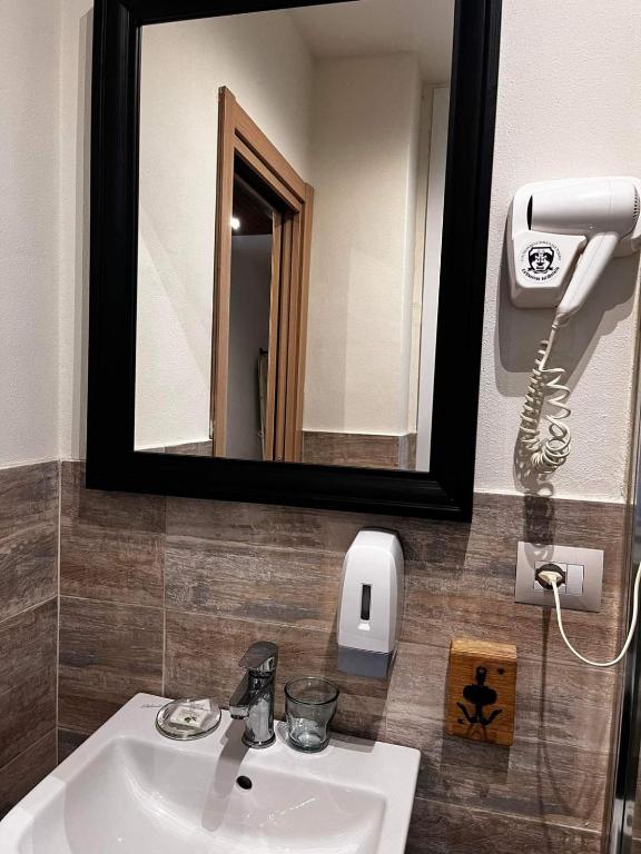 Koupelna v ubytování La Taverna del Metallo Rooms