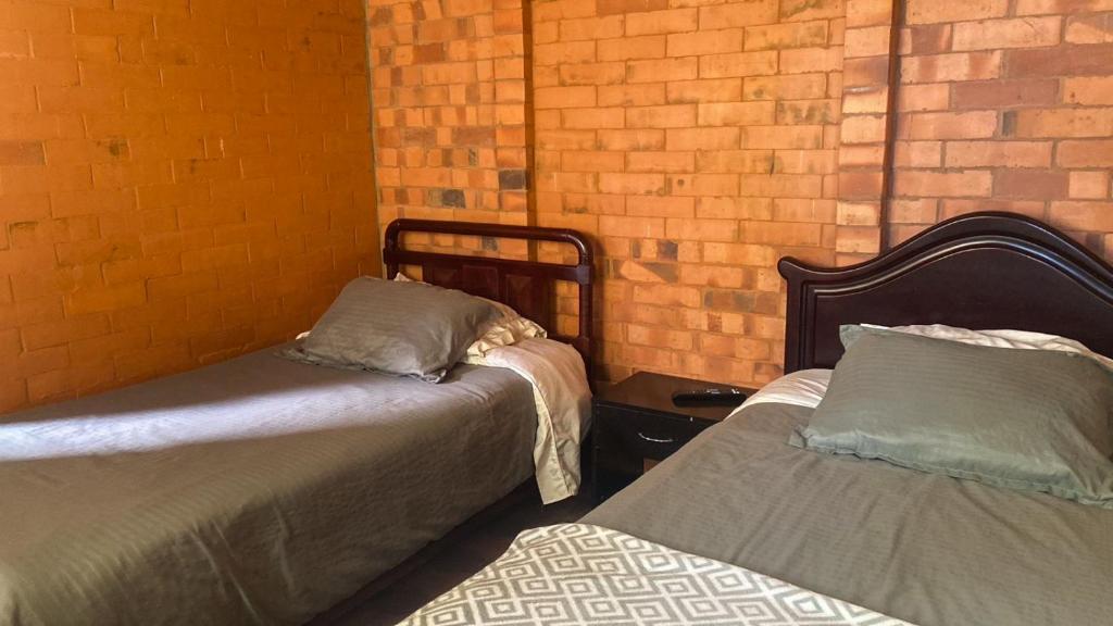 Postel nebo postele na pokoji v ubytování Alondra Posada Turística, escape con chimenea a una hora de Bogotá