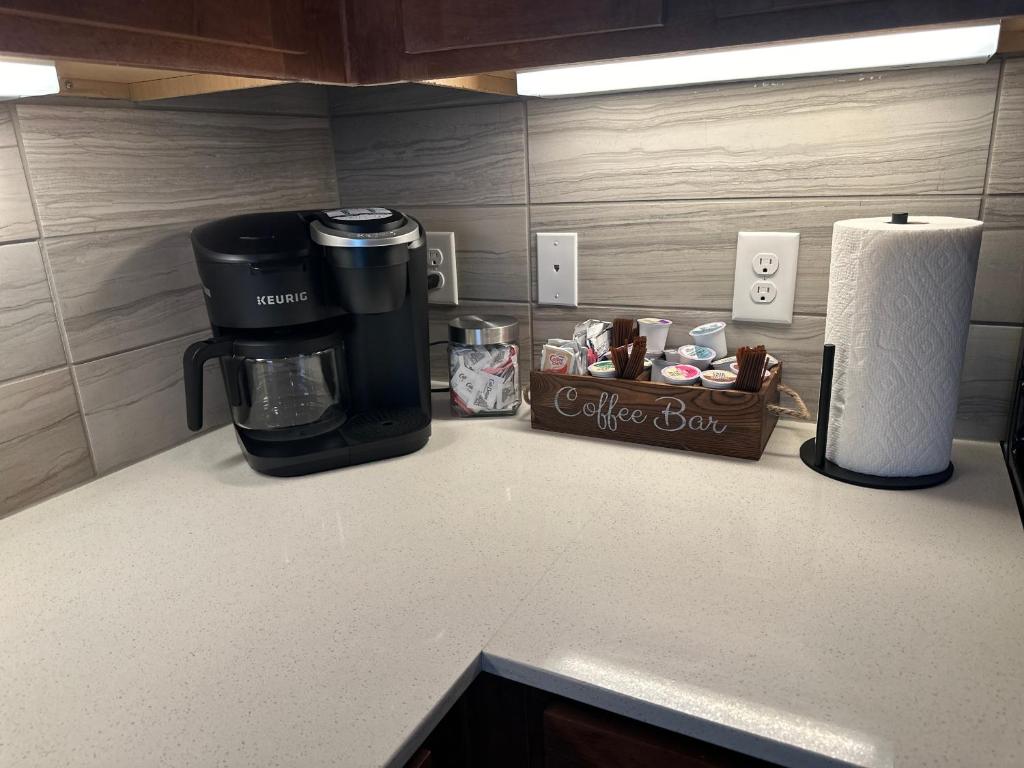 Downtown Houston Cozy Queen Suite - One-Bedroom Apartment