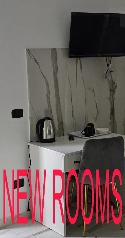 TV a/nebo společenská místnost v ubytování HOTEL CRISARI