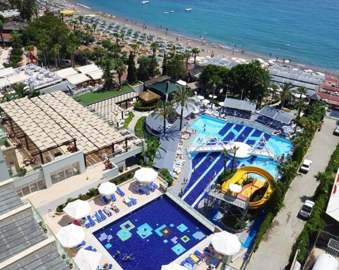 an overhead view of a swimming pool and a beach at Sealife Buket Resort & Spa Hôtel 5 étoiles in Antalya