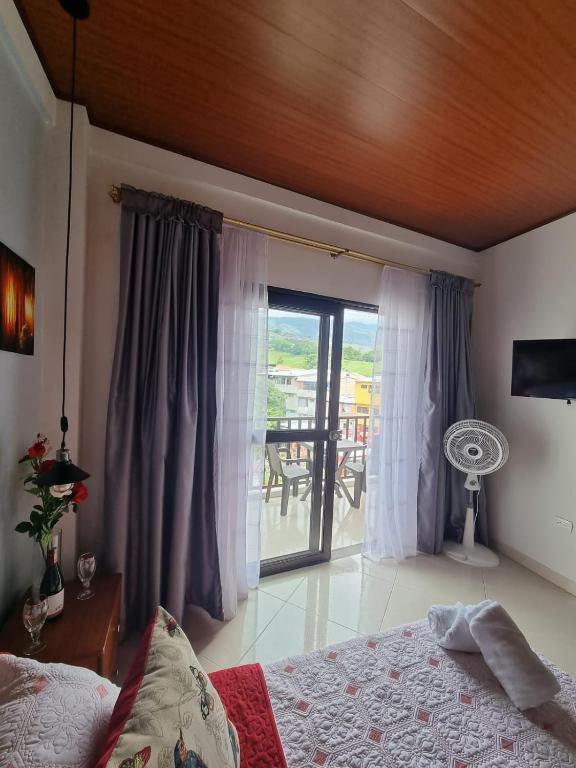 Postel nebo postele na pokoji v ubytování Hotel la casona de Wiky