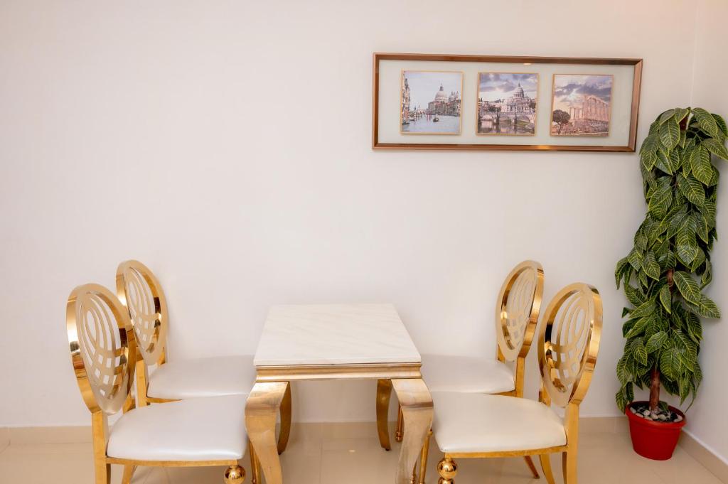 Posezení v ubytování Areen Hotel فندق ارين