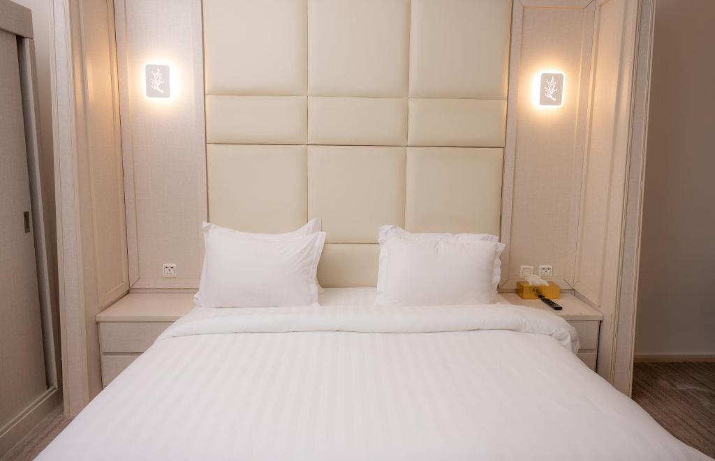 Postel nebo postele na pokoji v ubytování Areen Hotel فندق ارين