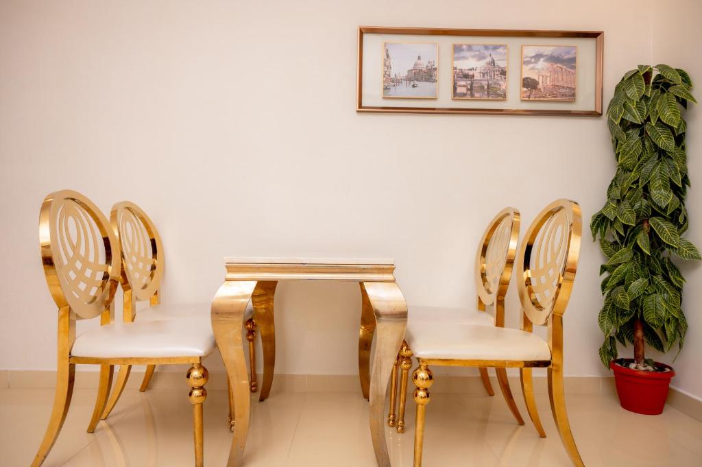 Posezení v ubytování Areen Hotel فندق ارين