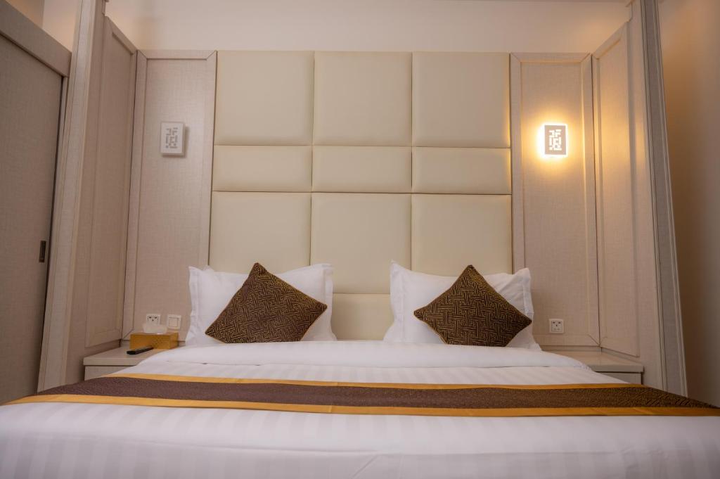 Postel nebo postele na pokoji v ubytování Areen Hotel فندق ارين