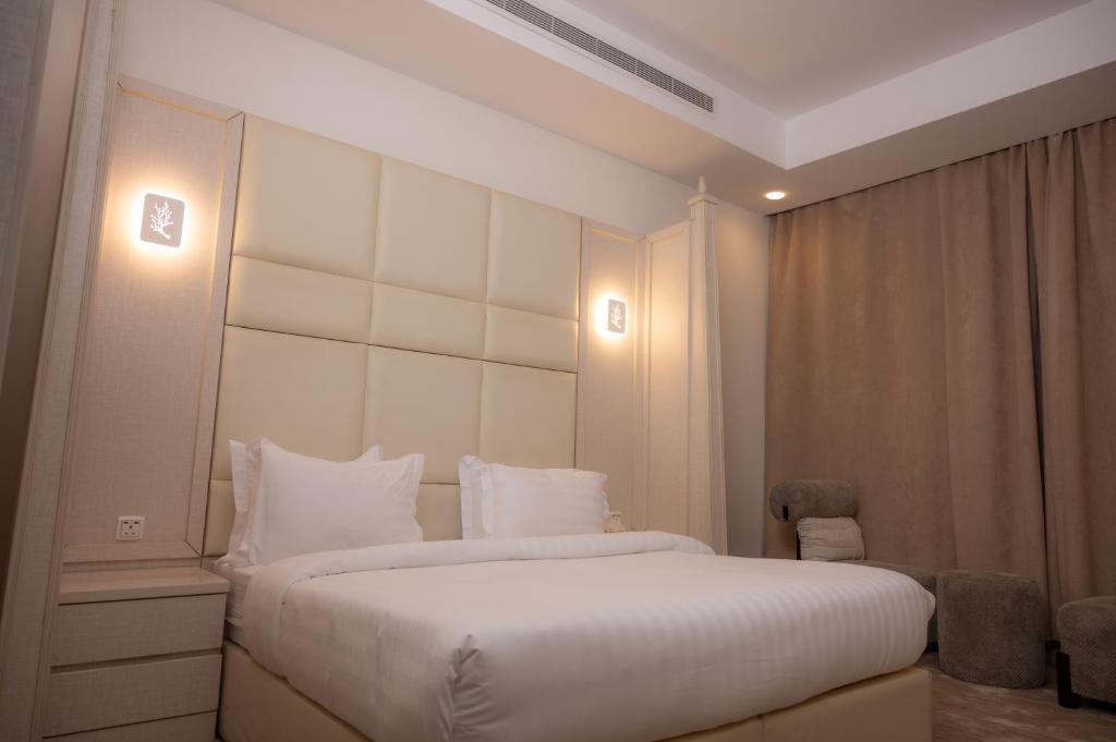 Postel nebo postele na pokoji v ubytování Areen Hotel فندق ارين