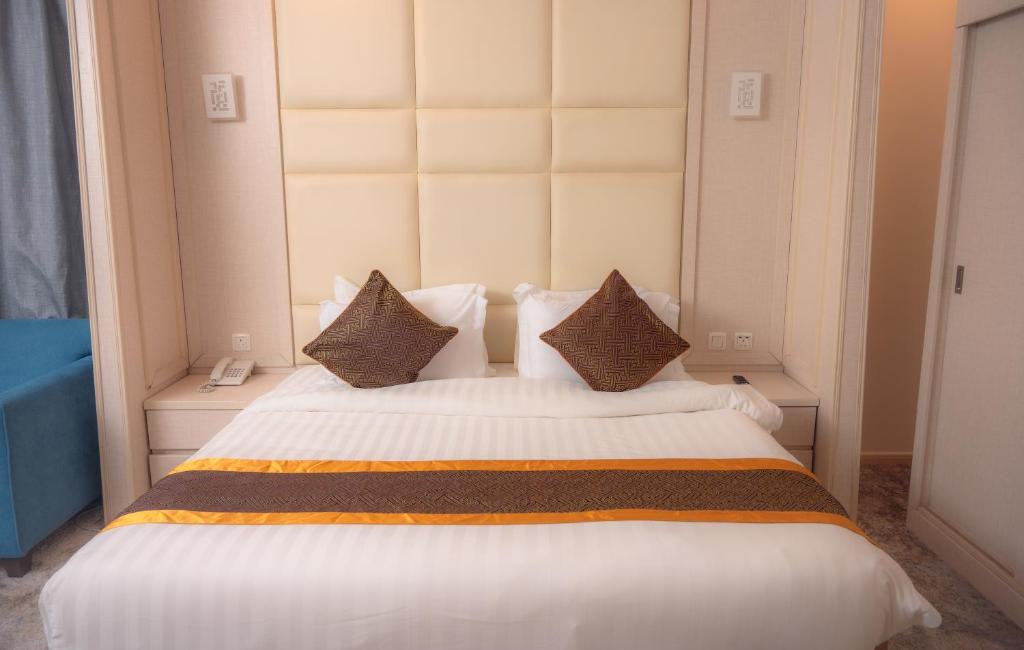 Postel nebo postele na pokoji v ubytování Areen Hotel فندق ارين