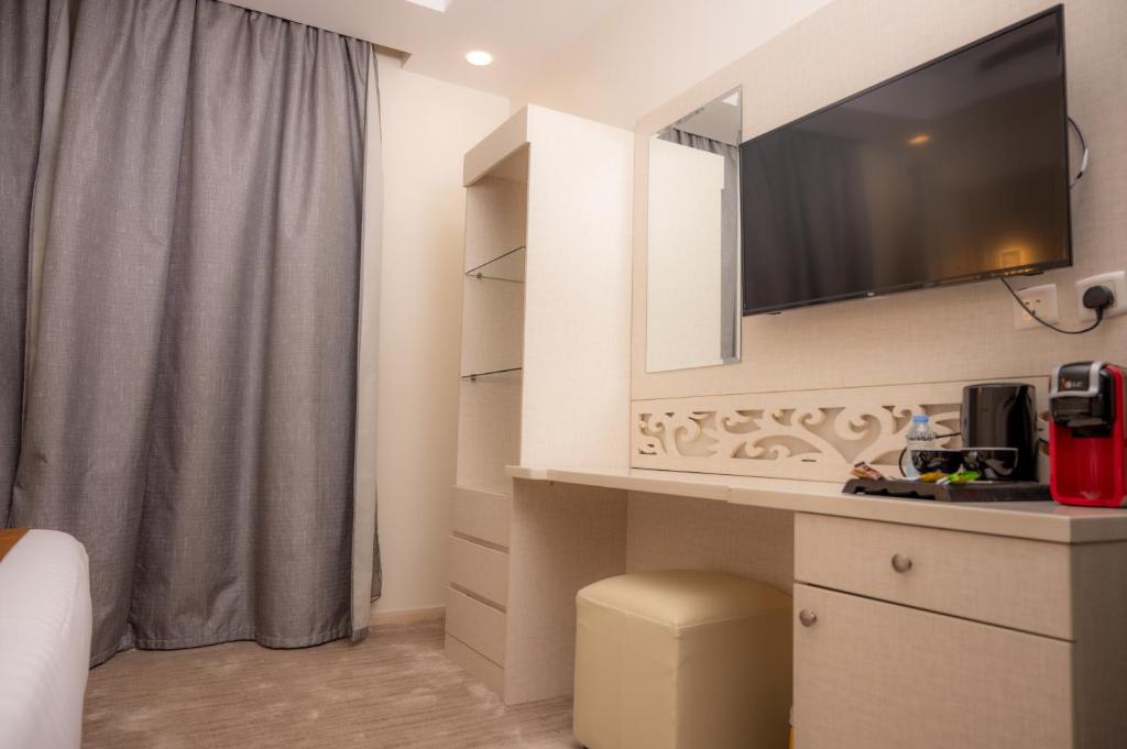 Kuchyň nebo kuchyňský kout v ubytování Areen Hotel فندق ارين