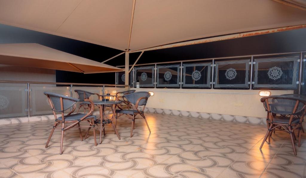 Posezení v ubytování Areen Hotel فندق ارين