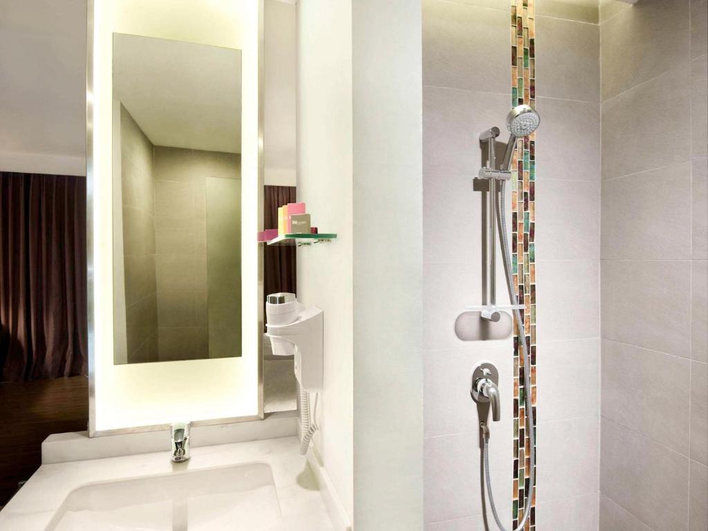 Koupelna v ubytování Ibis Styles Jakarta Airport