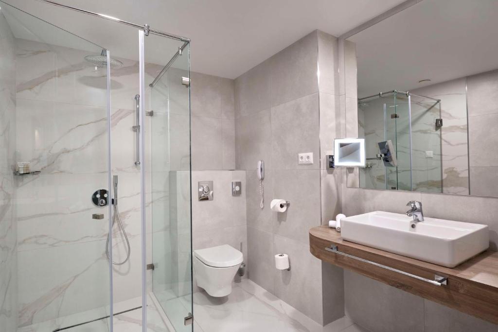 Ett badrum på Radisson Hotel Plovdiv