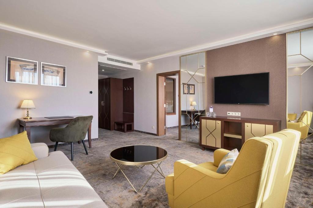 En tv och/eller ett underhållningssystem på Radisson Hotel Plovdiv
